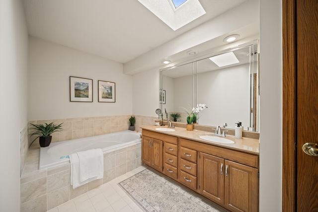 4304 Regency Place, Davenport, IA 52806