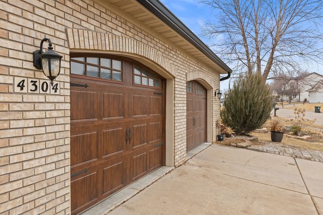 4304 Regency Place, Davenport, IA 52806