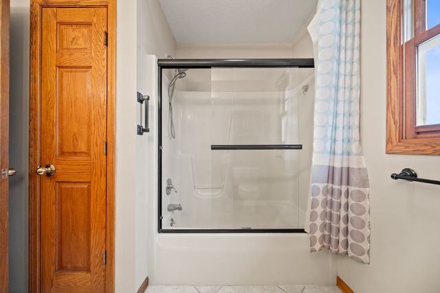 4304 Regency Place, Davenport, IA 52806