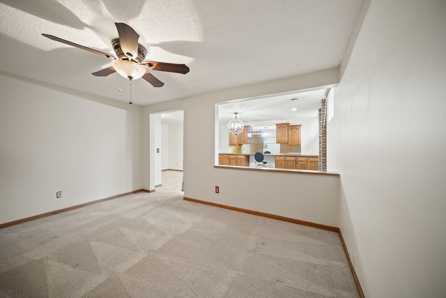 4304 Regency Place, Davenport, IA 52806