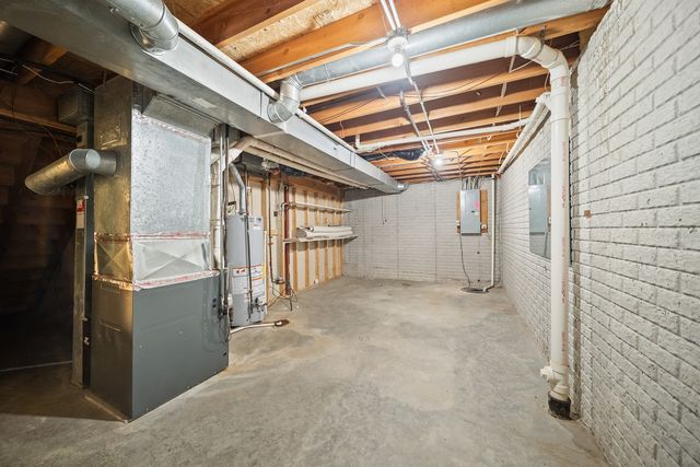 4304 Regency Place, Davenport, IA 52806