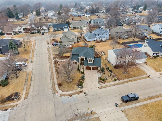 4304 Regency Place, Davenport, IA 52806