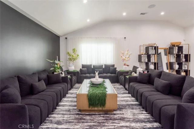 12608 Califa Street, Valley Village, CA 91607