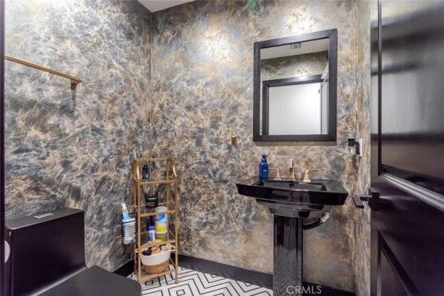 12608 Califa Street, Valley Village, CA 91607