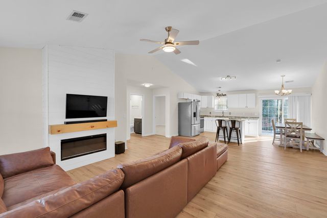 466 Pleasant Green Drive, Inman, SC 29349