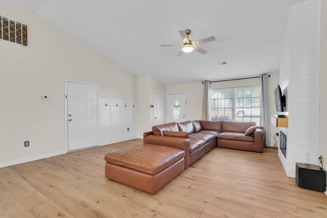 466 Pleasant Green Drive, Inman, SC 29349