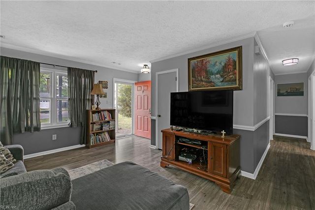 45 Philmont DR, Hampton, VA 23666