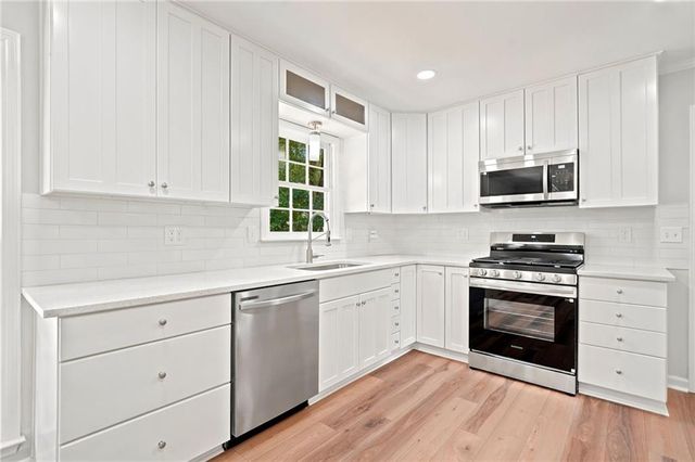 4933 Willow Creek Drive, Woodstock, GA 30188