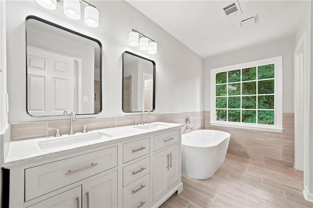 4933 Willow Creek Drive, Woodstock, GA 30188