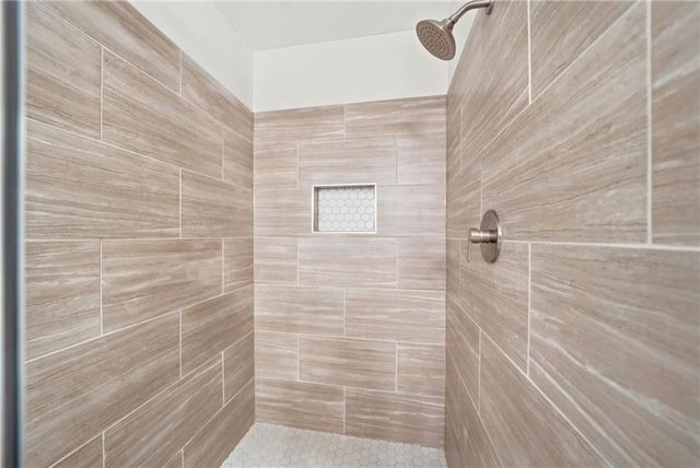 4933 Willow Creek Drive, Woodstock, GA 30188