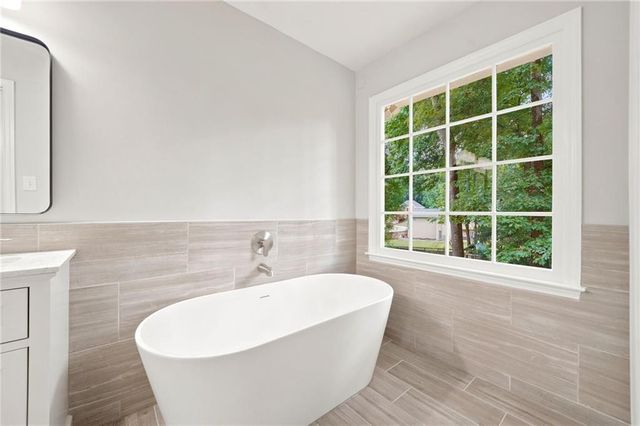 4933 Willow Creek Drive, Woodstock, GA 30188