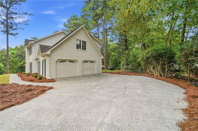4933 Willow Creek Drive, Woodstock, GA 30188