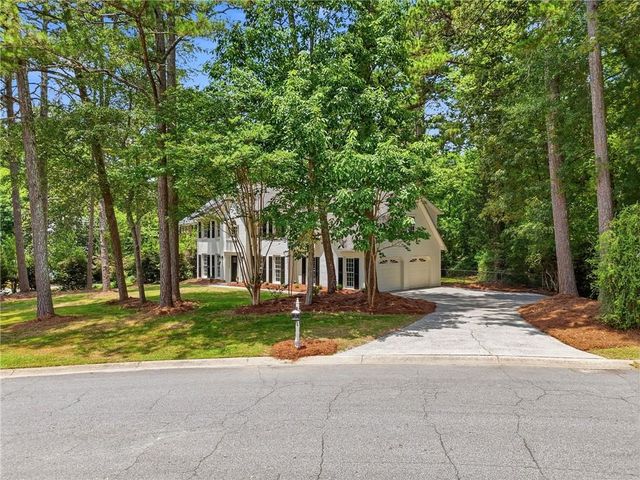 4933 Willow Creek Drive, Woodstock, GA 30188