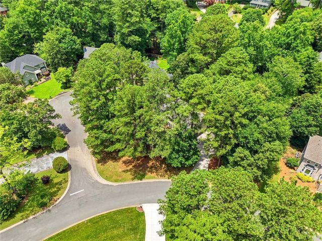 4933 Willow Creek Drive, Woodstock, GA 30188
