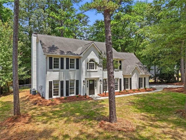 4933 Willow Creek Drive, Woodstock, GA 30188