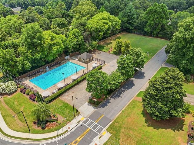 4933 Willow Creek Drive, Woodstock, GA 30188