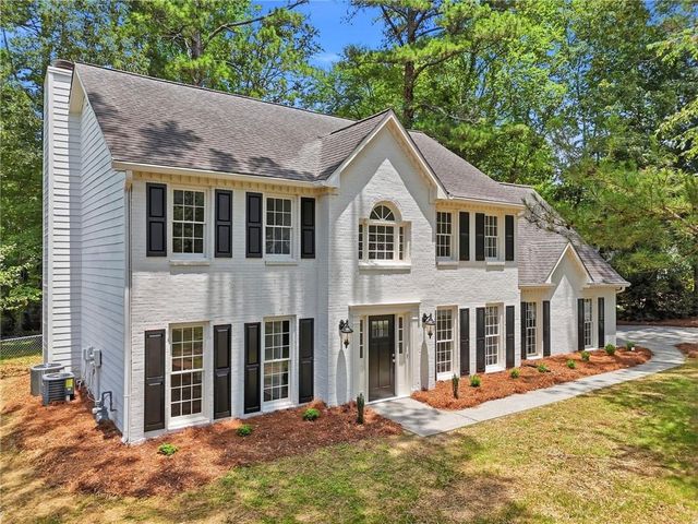 4933 Willow Creek Drive, Woodstock, GA 30188