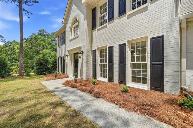 4933 Willow Creek Drive, Woodstock, GA 30188