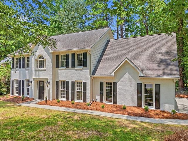 4933 Willow Creek Drive, Woodstock, GA 30188