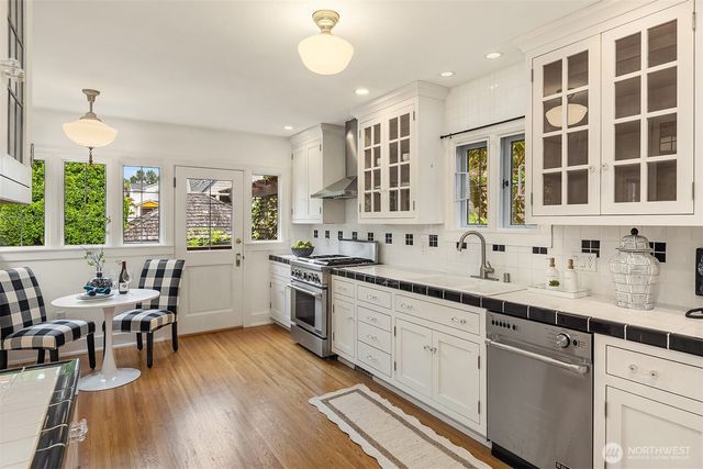 4322 NE 43rd Street, Seattle, WA 98105