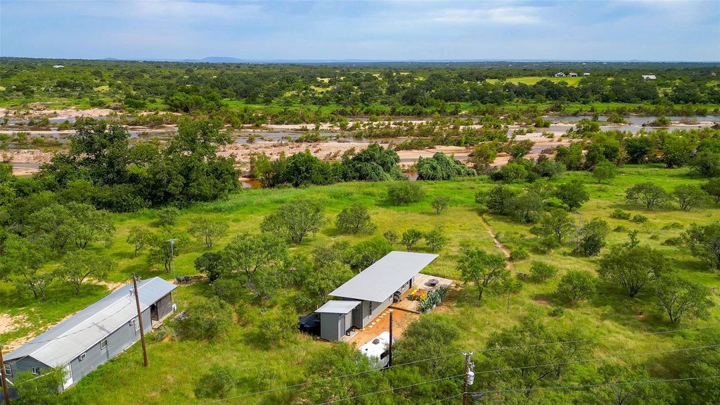 125 Elmer RD, Llano, TX 78643