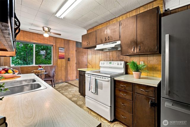 1929 Summit Lake Shore Road NW, Olympia, WA 98502