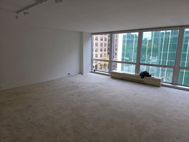 340 W Diversey Parkway 518, Chicago, IL 60657