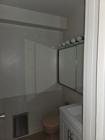 340 W Diversey Parkway 518, Chicago, IL 60657