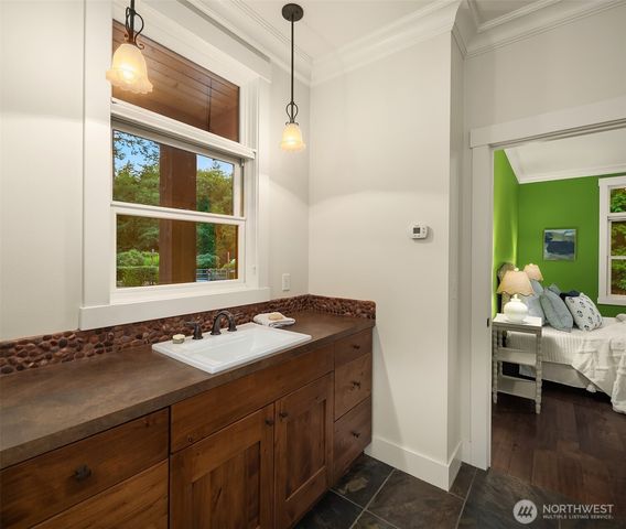 6754 Owl Lane, Clinton, WA 98236