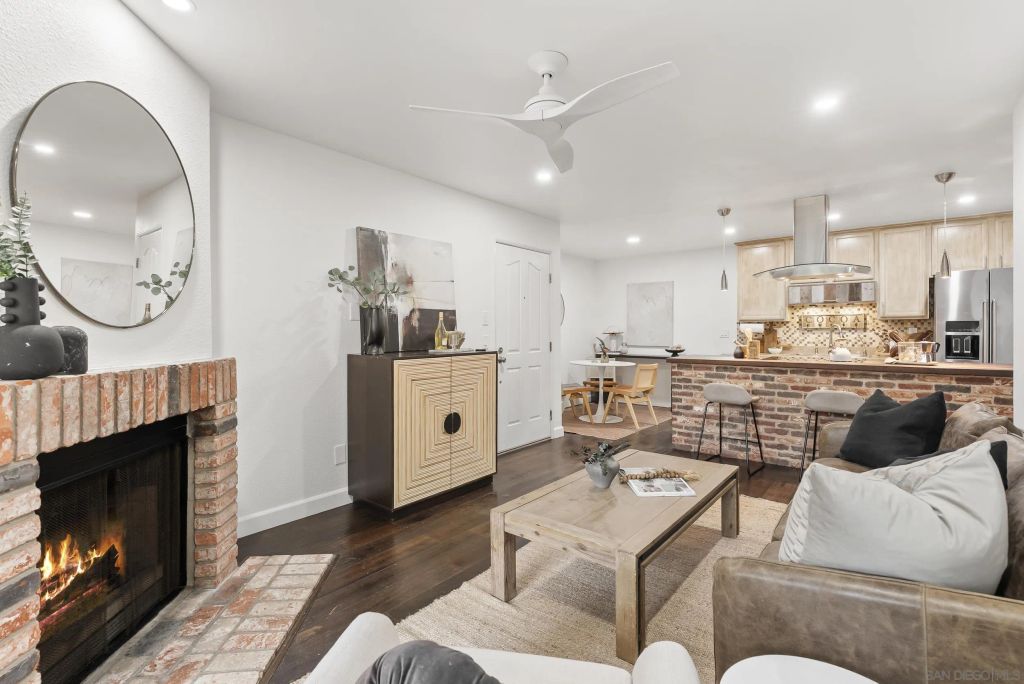 1810 S El Camino Real 202, Encinitas, CA 92024