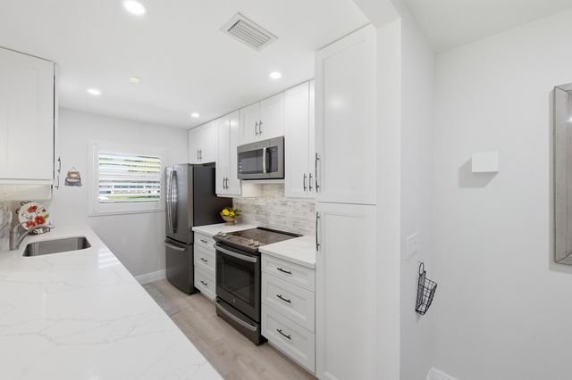 957 Circle Drive D, Delray Beach, FL 33445