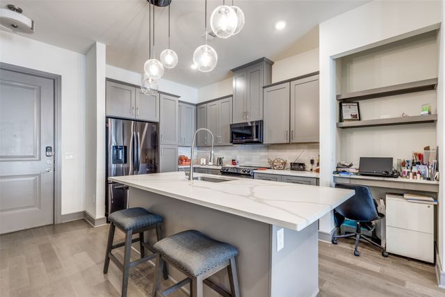 2700 Old Denton Road 2203, Carrollton, TX 75007