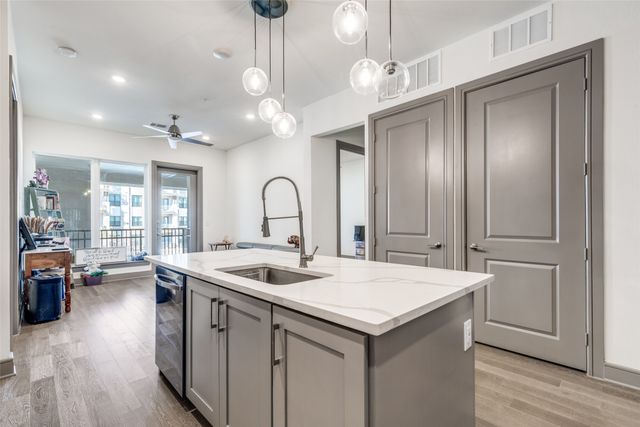 2700 Old Denton Road 2203, Carrollton, TX 75007