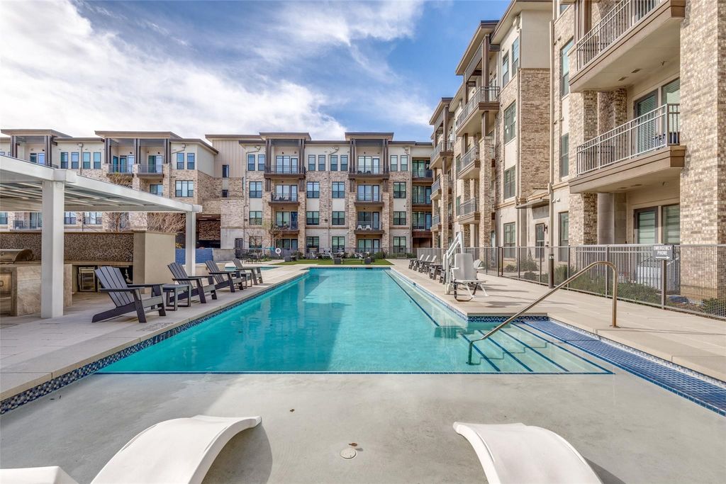 2700 Old Denton Road 2203, Carrollton, TX 75007