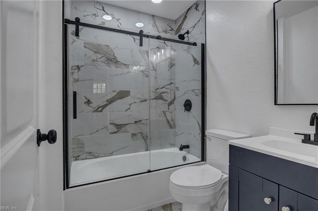 48 W Colin DR, Portsmouth, VA 23701