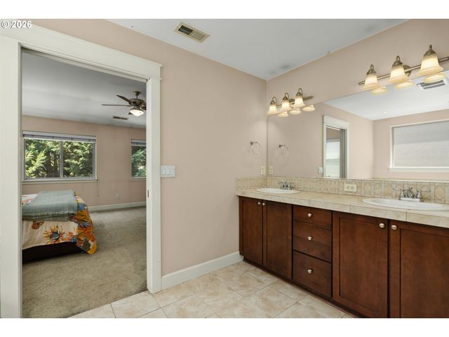 1322 Se 194TH Pl, Camas, WA 98607