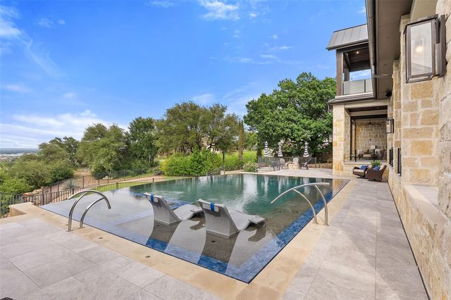 106 Diamond Hill DR, Horseshoe Bay, TX 78657