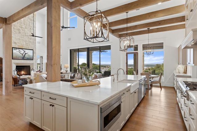 106 Diamond Hill DR, Horseshoe Bay, TX 78657