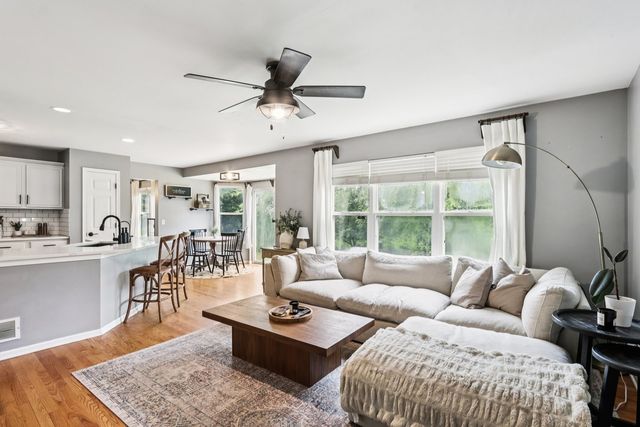 711 Brighton Circle, Port Barrington, IL 60010