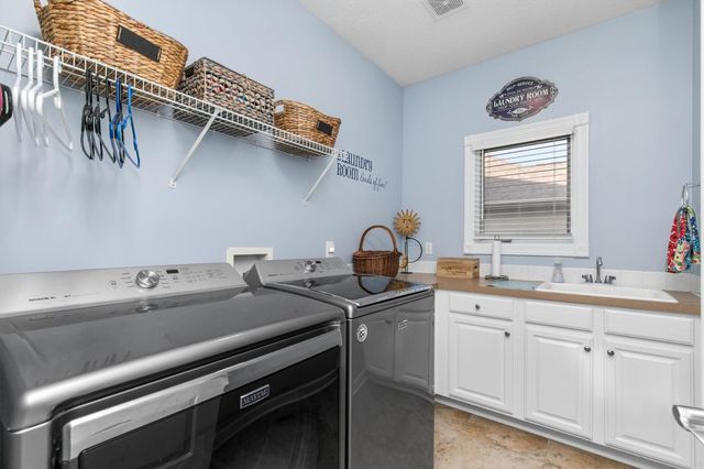 1620 Pinewood Court SW, Altoona, IA 50009