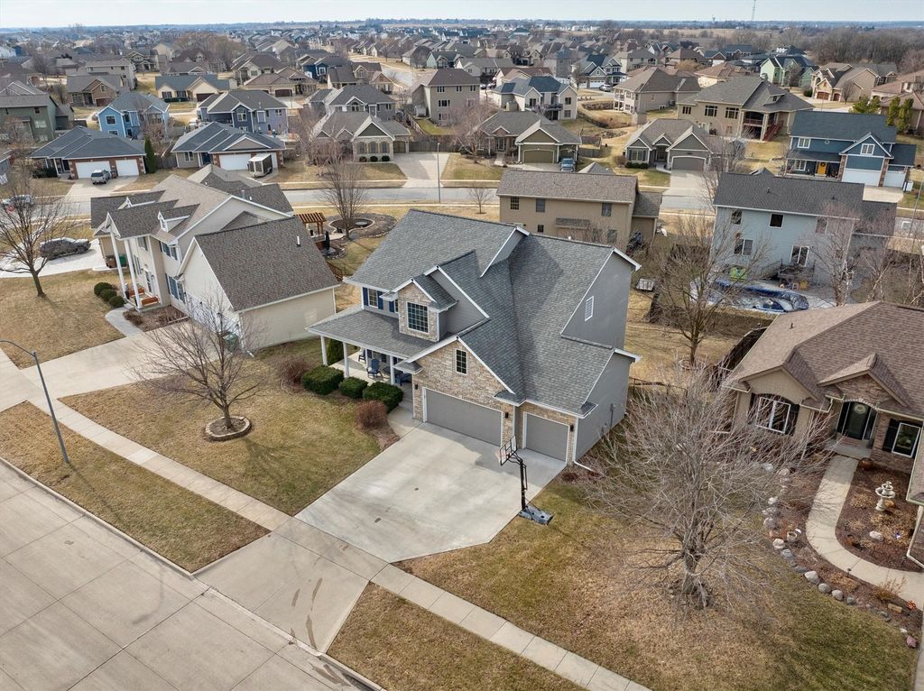 1620 Pinewood Court SW, Altoona, IA 50009