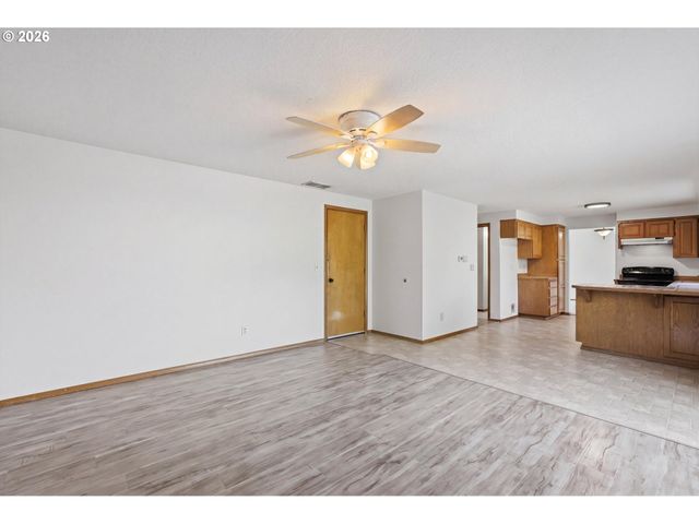 10680 Sw SUMMER LAKE Dr, Portland, OR 97223