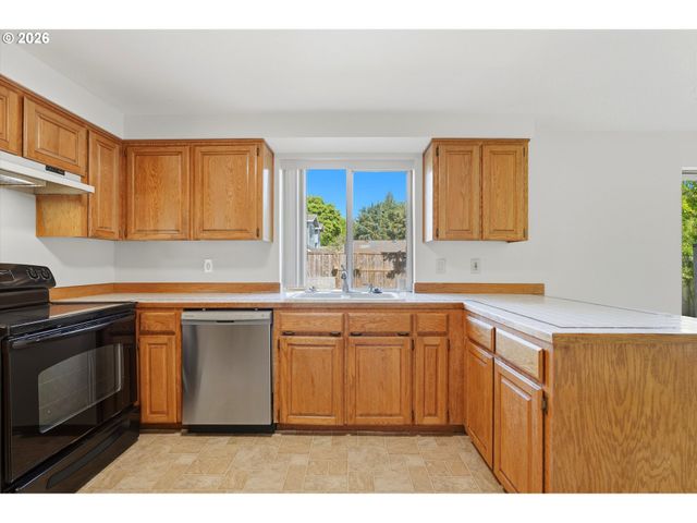 10680 Sw SUMMER LAKE Dr, Portland, OR 97223