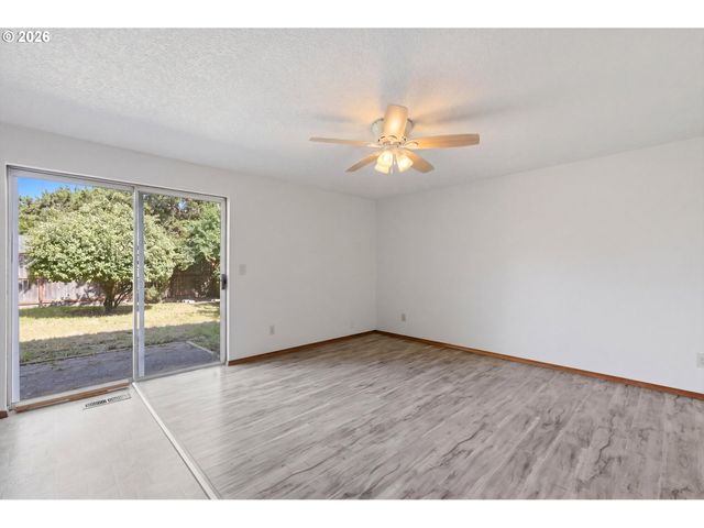 10680 Sw SUMMER LAKE Dr, Portland, OR 97223