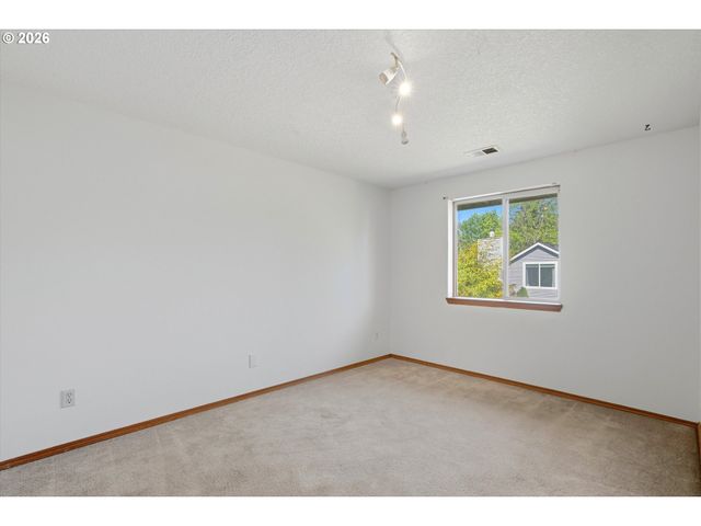 10680 Sw SUMMER LAKE Dr, Portland, OR 97223