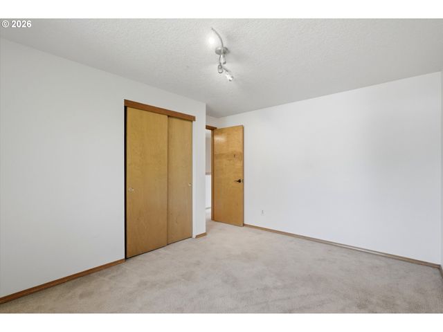 10680 Sw SUMMER LAKE Dr, Portland, OR 97223