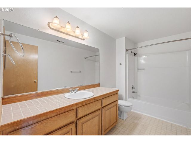 10680 Sw SUMMER LAKE Dr, Portland, OR 97223