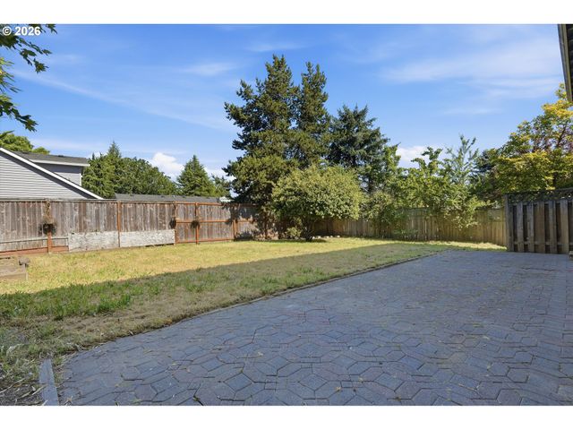10680 Sw SUMMER LAKE Dr, Portland, OR 97223