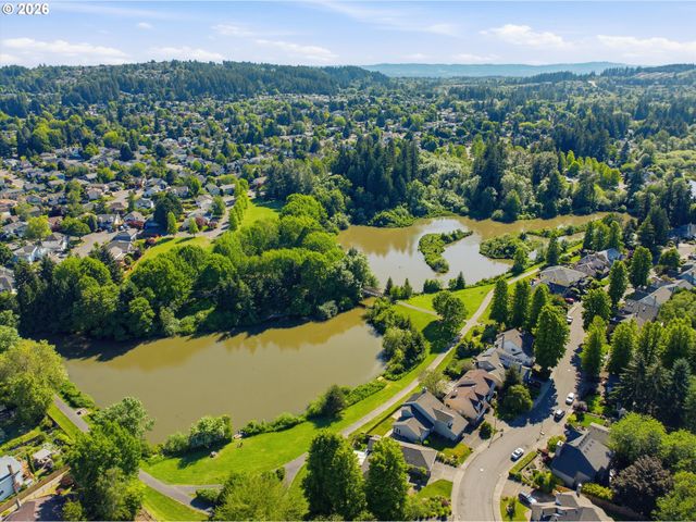 10680 Sw SUMMER LAKE Dr, Portland, OR 97223