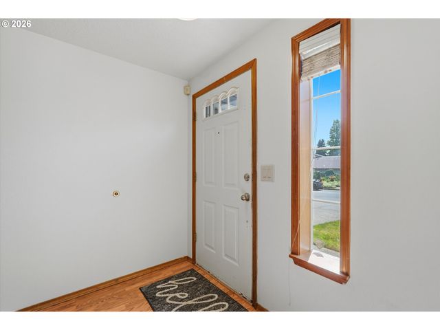 10680 Sw SUMMER LAKE Dr, Portland, OR 97223